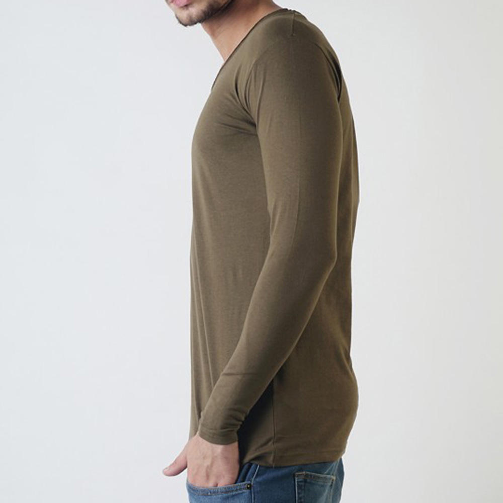 Men Scoop Neck Long Sleeve Tee