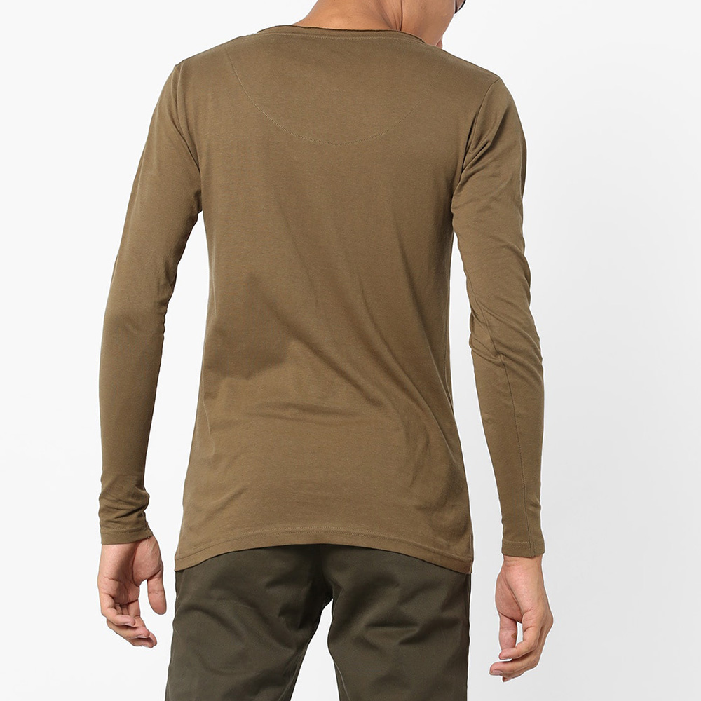 Men Scoop Neck Long Sleeve Tee